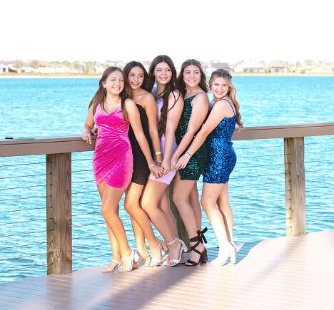 Founder’s Square | Babcock Ranch taking prom pictures on the boardwalk in babcock ranch